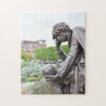 Sculpture Garden Stratford-Upon-Avon England Verei Puzzle<br><div class="desc">In Puzzle befindet sich ein Originalfoto eines Skulpturengarten in Stratford Upon Avon,  Warwickshire,  England. Viele weitere illustrierte und Foto-Puzzles sind auch in diesem Shop erhältlich. Wenn Sie das Puzzle,  das Sie suchen,  nicht sehen,  kontaktieren Sie bitte Rebecca um etwas für Sie zu haben!</div>