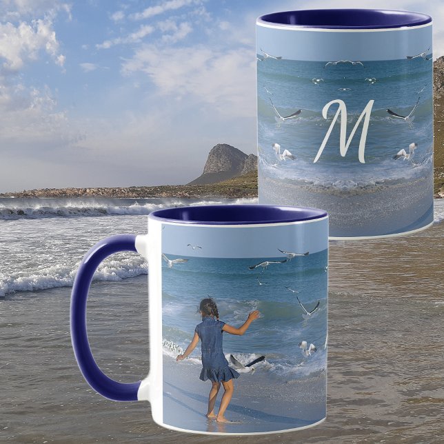 Sea Beach Foto Moderne White Initial auf Blue Tasse (Left & Front view with Background)
