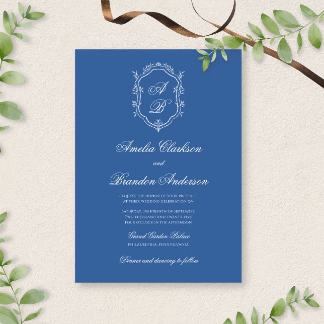 Sea Blue Monogram Wappen & Formal Script Einladung (Von Creator hochgeladen)