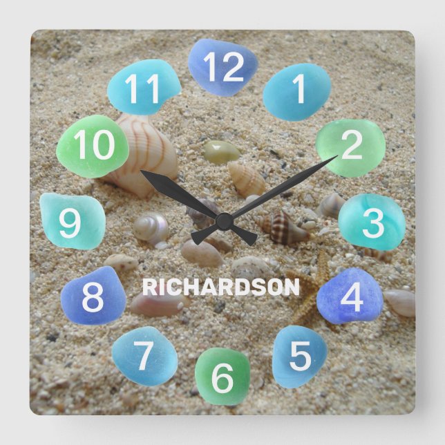 Sea Glass und Seashells am Strand Sand Personalisi Quadratische Wanduhr (Vorderseite)
