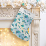 Sea Turtle Christmas Tropical Beach Sparkon Kleiner Weihnachtsstrumpf<br><div class="desc">Dieser personalisierte Strumpf mit Meeresmotiven an der Küste besticht durch niedliche türkisblaue Meeresschildkröten auf abstraktem Strandhintergrund mit einer Glitzer-Welle von Imitaten und funkelnd Sternakzenten. Karo in der Kollektion für mehr passende Produkte oder kontaktiere mich über den Zazzle Chat,  wenn du etwas Besonderes brauchst.</div>
