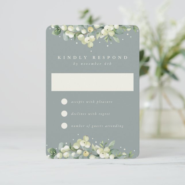 Seafoam Green Snowberry+Eucalyptus Wedding RSVP Karte (Stehend Vorderseite)