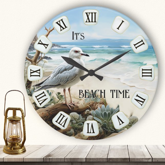 Seagull Beach Time Runde Wanduhr (Wall clock featuring a painting of a seagull on the beach - with classic roman clock numbers)