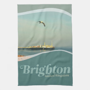 Seagull Flyin bei Brighton Pier Kitchen Handtuch