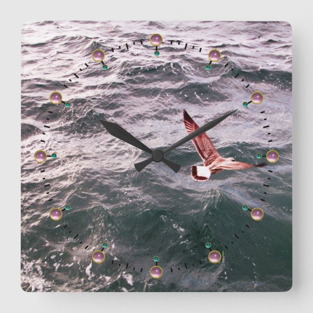 SEAGULL ÜBER DEN MEERESWELLEN, rosa Mauergesteine Quadratische Wanduhr (Vorderseite)