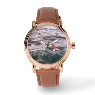 SEAGULLE, DIE ÜBER DEN MEERESWELLEN FLIEGEN ARMBANDUHR