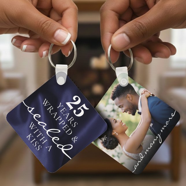 Sealed with a Kiss Blue 25th Birthday Anniversary Schlüsselanhänger (Von Creator hochgeladen)