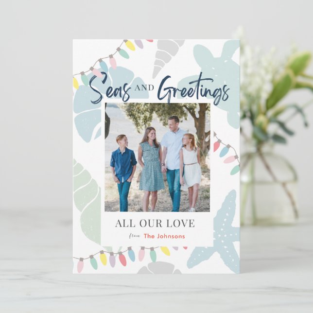 Seas and Greetings Seashell Holiday Foto Card Einladung (Stehend Vorderseite)