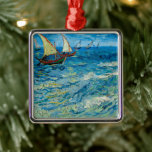 Seascape bei Saintes-Maries | Vincent van Gogh Ornament Aus Metall<br><div class="desc">Die Seascape von Vincent van Gogh (1888) auf Saintes-Maries (1888) erfasst die lebendige Bewegung des Meeres entlang der Küste von Saintes-Maries-de-la-Mer in Südfrankreich. Dieses Gemälde zeigt Van Gogh's energetische Pinselstriche und den kühlen Farbgebrauch. Es zeigt Fischerboote auf dem Wasser mit Wellen unter einem kuscheligen Himmel. Die dynamische Komposition vermittelt die...</div>