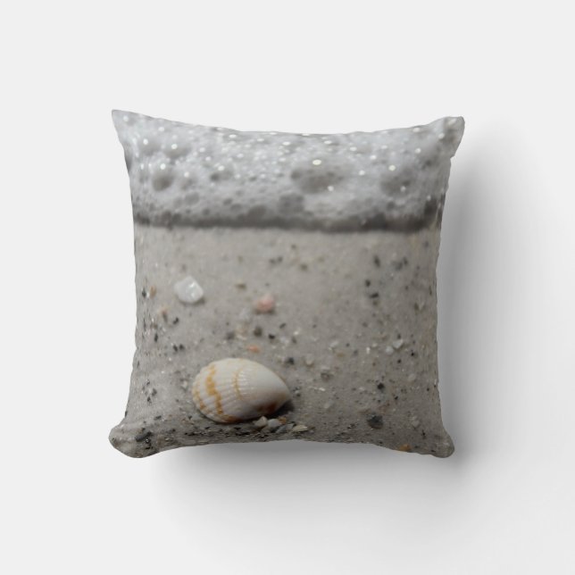Seashell am Kissen am Strand (Vorderseite)