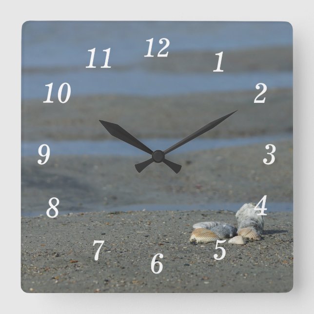 Seashell Pile Wall Clock Quadratische Wanduhr (Vorderseite)