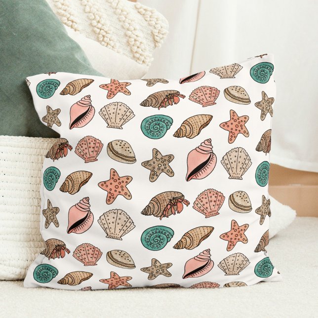 Seashells and Hermit Crab Niedlich Beach Kissen (Cute Seashell Coastal Kids Throw Pillow)
