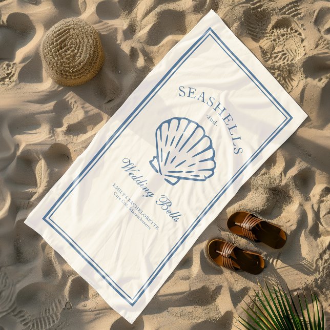 Seashells and Wedding Bachelorette Weekend Strandtuch (Von Creator hochgeladen)