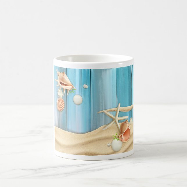 Seashells auf Sand Kaffeetasse (Von Creator hochgeladen)