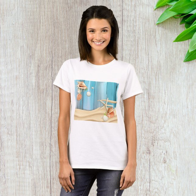 Seashells auf Sand T-Shirt (Von Creator hochgeladen)