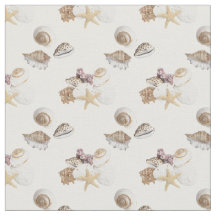 Seashells gallore auf weißem Gewebe