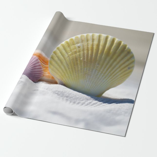 Seashells im weißen Sand Geschenkpapier (Ungerollt)