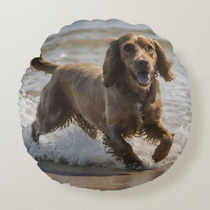 "Seaside Fun: A Cocker Spaniel Play in the Ocean Rundes Kissen
