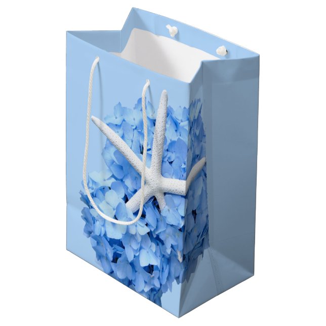 Seaside Garden Blue Floral gratulieren Mittlere Geschenktüte (Vorderseite Schrägansicht)