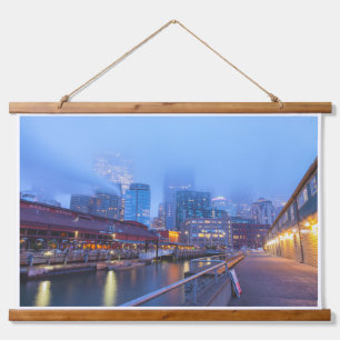 Seattle Cityscape on Foggy Morning Wandteppich Mit Holzrahmen