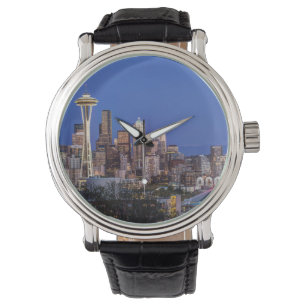Seattle, Downtown und Mt. Rainier in der Dämmerung Armbanduhr