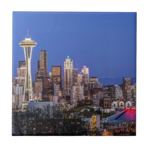 Seattle, Downtown und Mt. Rainier in der Dämmerung Fliese
