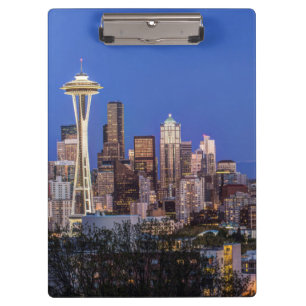 Seattle, Downtown und Mt. Rainier in der Dämmerung Klemmbrett
