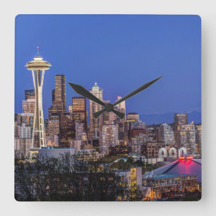 Seattle, Downtown und Rainier am Twilight Quadratische Wanduhr
