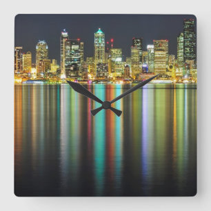 Seattle skyline at night with reflection quadratische wanduhr
