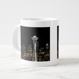 Seattle-Skyline nachts, mit Raum-Nadel Jumbo-Tasse
