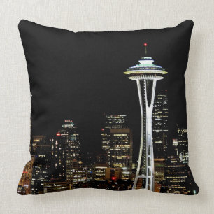 Seattle-Skyline nachts, mit Raum-Nadel Kissen