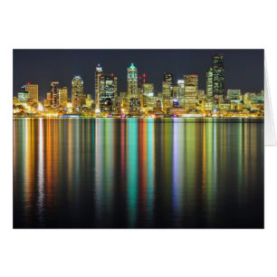 Seattle Skyline nachts mit Reflexion