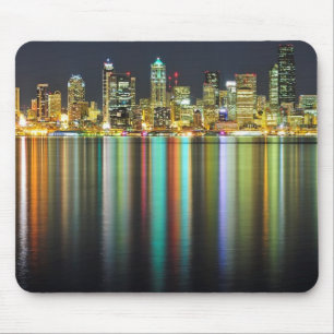 Seattle-Skyline nachts mit Reflexion Mousepad