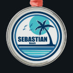 Sebastian Beach Fort Lauderdale Palm Tree Birds Ornament Aus Metall<br><div class="desc">Sebastian Street Beach ist ein beliebter Strand im Herzen von Fort Lauderdale,  Vereinigte Staaten. Er erstreckt sich über eine Länge von 1 km und ist mit einem schönen weißen Sand mit kristallklarem Wasser bedeckt</div>
