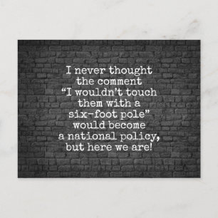Sechs Fuß Stange Covid Witz Wand Postkarte