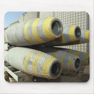 Sechs GBU-12-Bomben sitzen im Rack Mousepad