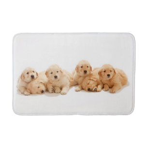 Sechs Golden Retriever Welpen Badematte