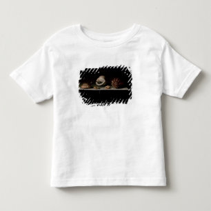 Sechs Muscheln auf einem Steinregal, 1696 Kleinkind T-shirt