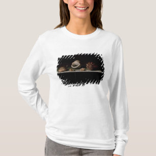 Sechs Muscheln auf einem Steinregal, 1696 T-Shirt