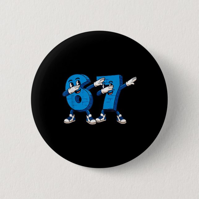 Sechs Sieben Dabbing Cool Meme 67 Lustige Dab Zahl Button (Vorderseite)