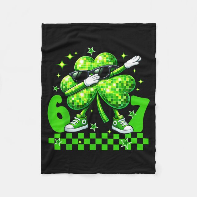 Sechs sieben Disco Shamrock St. Patricks Day 67 Me Fleecedecke (Vorderseite)