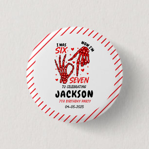 Sechs Sieben Geburtstag Skelett Hände Party Button