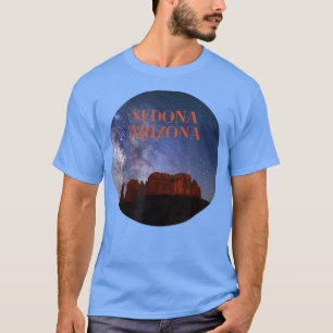 Sedona Arizona Rote Felsen im nächtlichen Himmel T-Shirt