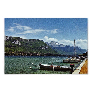 See Boats and Mountains in Annecy Frankreich Fotodruck
