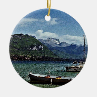 See-Boote und Berge in Annecy Frankreich Keramikornament