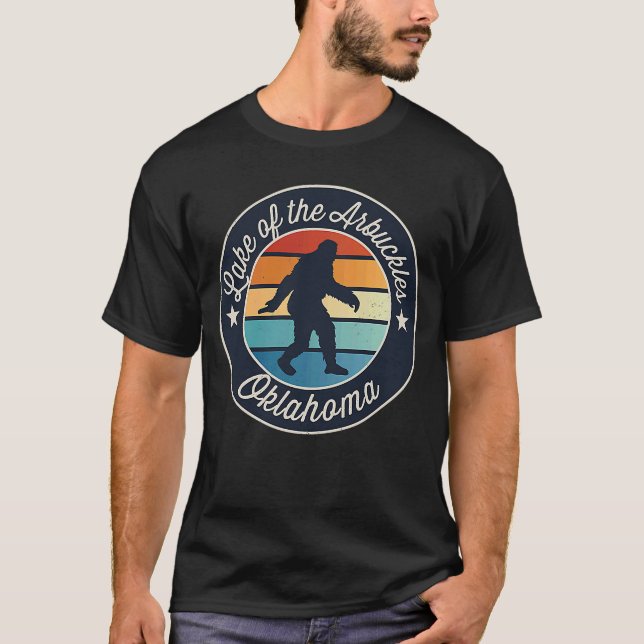 See des Arbuckles Oklahoma Sasquatch Souvenir T-Shirt (Vorderseite)