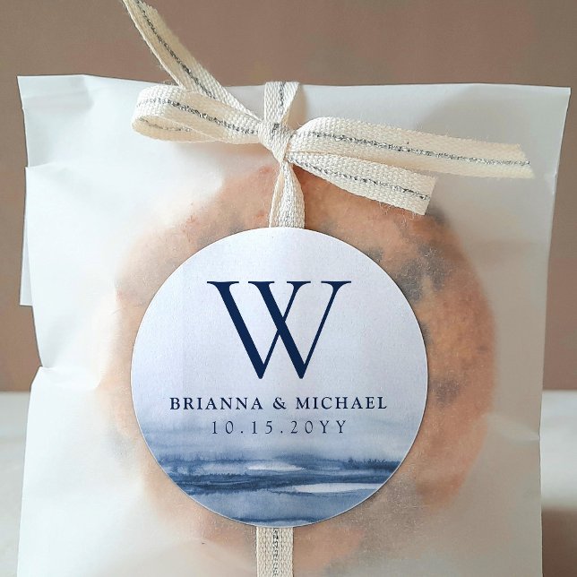 Seehafen Fog Wedding | Custom Monogram Runder Aufkleber (Von Creator hochgeladen)