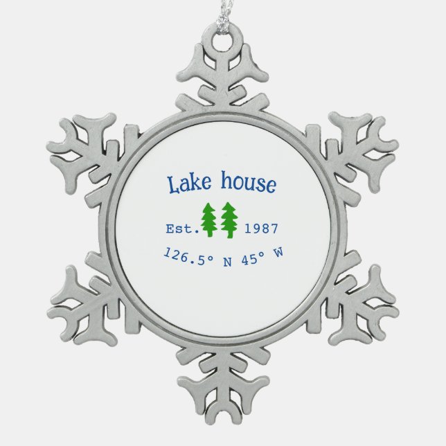 Seehaus wird gemietet. Datum Jahr benutzerdefinier Schneeflocken Zinn-Ornament (Vorderseite)
