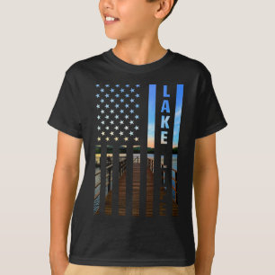 Seeleben Amerikanischer Flaggen Dock Sonnenunterga T-Shirt