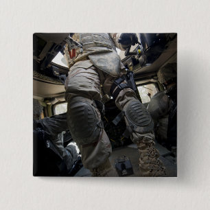 Seeleute lernen Verfahren für den Verband kennen Button